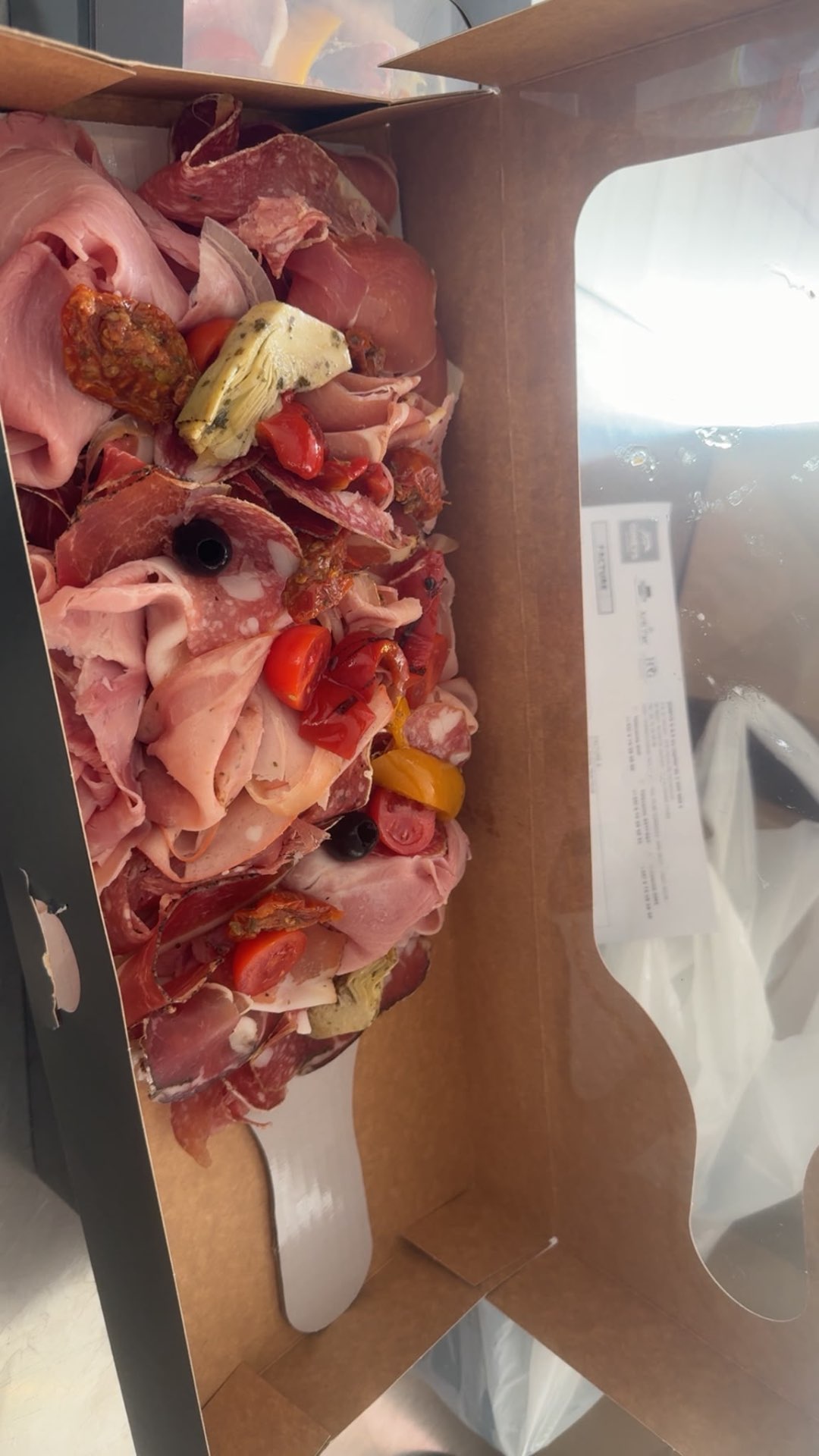 Box charcuterie généreuse, olives & poivrons