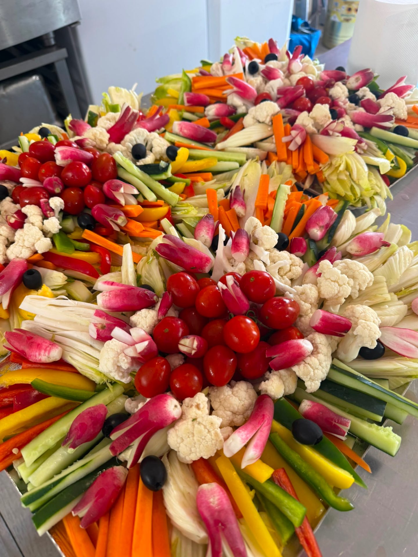 Trio de plateaux crudités radis & tomates cerises
