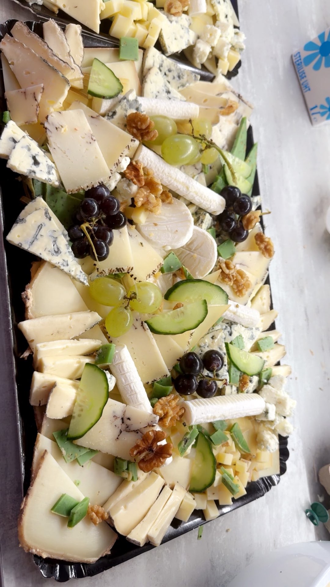 Plateau généreux de fromages affinés & raisin