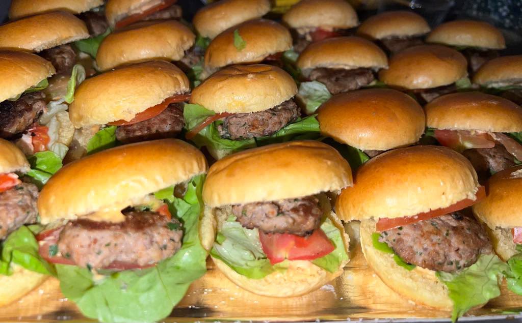 Plateau de mini-burgers brioche maison